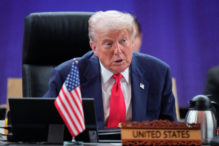 trump-delivers-keynote-at-apec-ceos-luncheon-and-receives-high-honor-in-south-korea