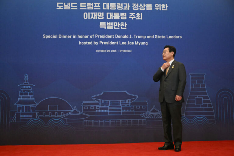 seoul-risks-crippling-key-industries,-economic-retaliation-with-deeper-china-ties:-analysts