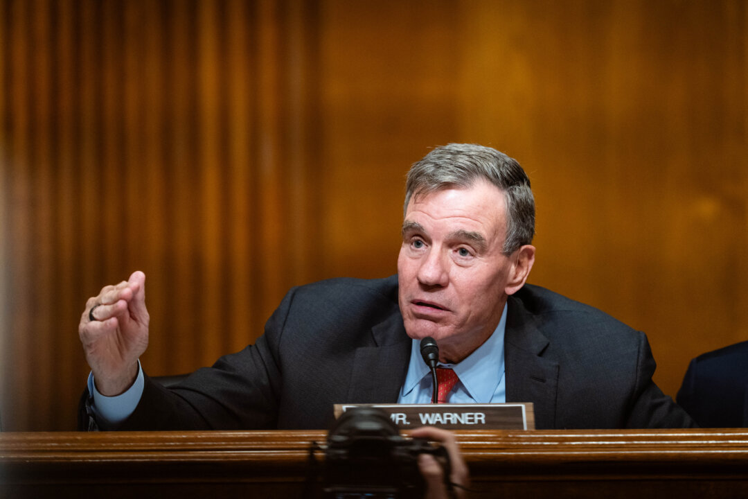 democrats-excluded-from-congressional-briefing-on-boat-strikes,-warner-says