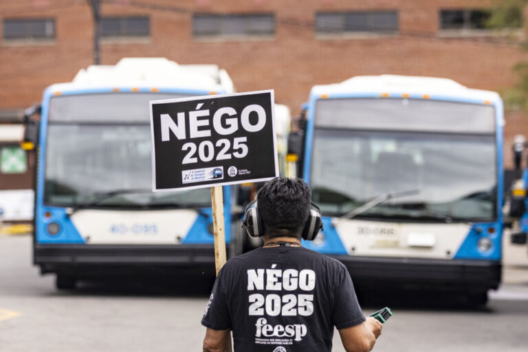 with-negotiations-at-an-impasse,-montrealers-brace-for-four-week-transit-strike