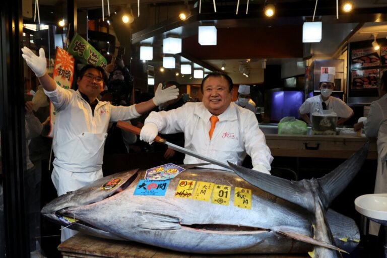 popular-japanese-sushi-chain-pays-record-$3.2-million-for-tuna-in-new-year-auction