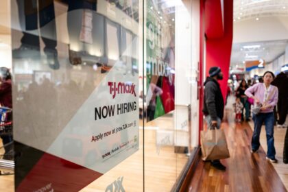 us-job-openings-fall-to-lowest-level-since-december-2020