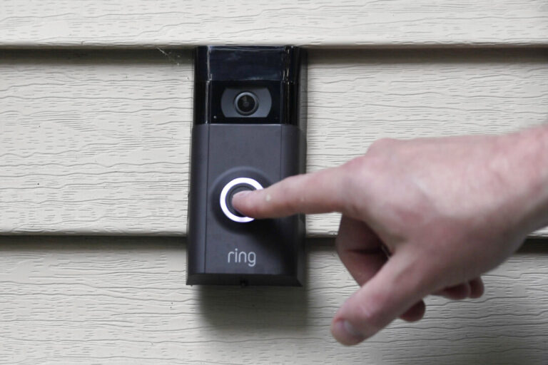 girl-handcuffed-after-doorbell-prank-at-off-duty-rcmp-officer’s-home-in-manitoba