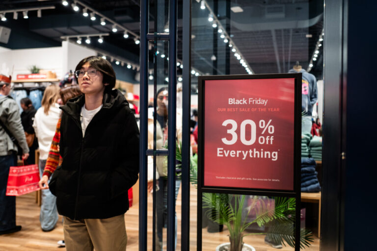 us-online-holiday-shopping-hits-record-$257.8-billion:-adobe