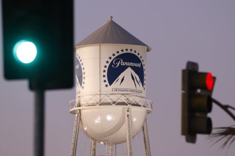 paramount-takes-$30-per-share-bid-for-warner-bros.-to-shareholders-after-board-rejects-talks