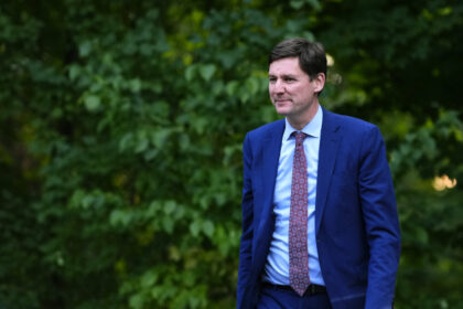 bc-won’t-air-anti-us-tariff-ad-until-coordinating-messaging-with-ottawa:-premier-eby