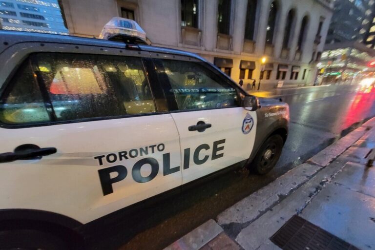 toronto-police-vehicle-‘inadvertently’-runs-into-suspect,-officer-during-arrest
