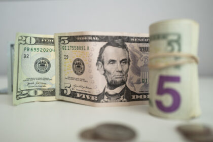 us-dollar-strengthens-to-highest-point-in-half-a-year