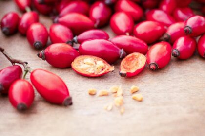 how-to-use-rose-hips-for-an-autumn-boost-of-vitamins-c-and-e