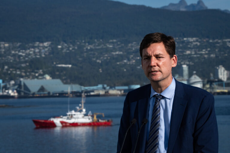 bc-premier,-coastal-first-nations-sign-declaration-urging-feds-to-maintain-tanker-ban