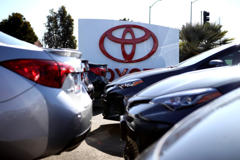 toyota-recalls-1-million-vehicles-because-of-rearview-camera-display-issue