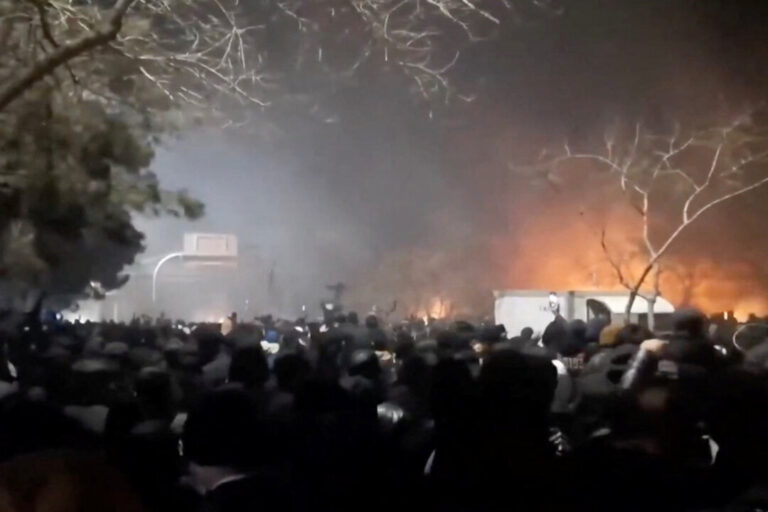 death-toll-in-clampdown-on-iranian-protests-surpasses-500,-rights-group-says