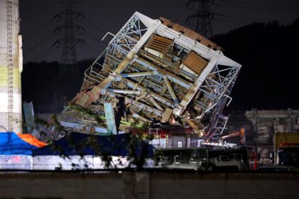 collapse-at-retired-south-korean-power-plant-leaves-at-least-3-dead,-2-others-presumed-dead