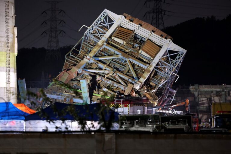 collapse-at-retired-south-korean-power-plant-leaves-at-least-3-dead,-2-others-presumed-dead
