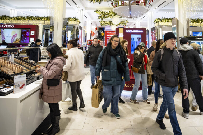 us-holiday-spending-jumped-in-december,-signaling-consumer-strength-into-2026