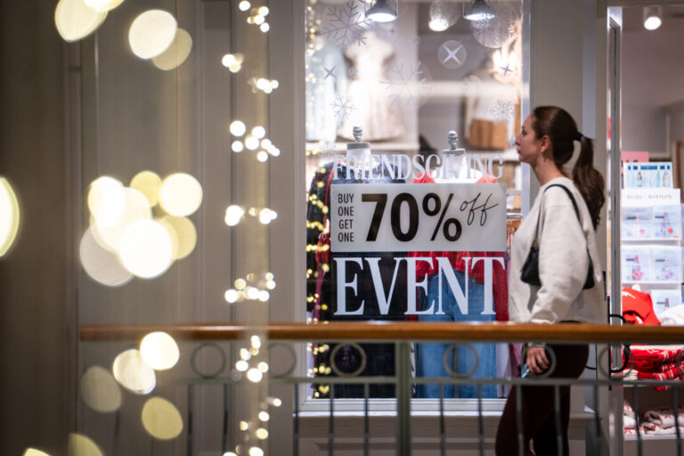 us-retail-sales-post-best-month-since-july