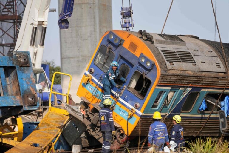 crane-falls-on-train-in-thailand-during-china-backed-railway-project,-killing-at-least-32