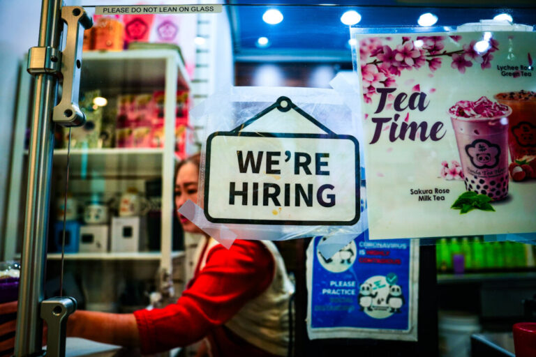 unemployment-claims-drop-below-200,000-as-layoffs-stay-low