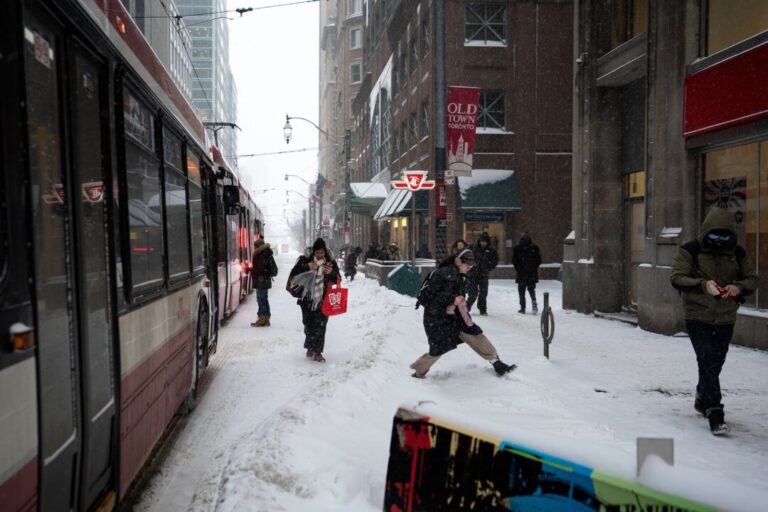 schools-closed,-drivers-told-to-stay-home-as-snow-storm-blows-into-southern-ontario