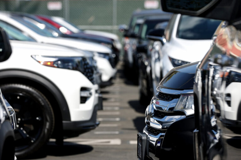 underwater-auto-trade-ins-reach-record-highs:-edmunds