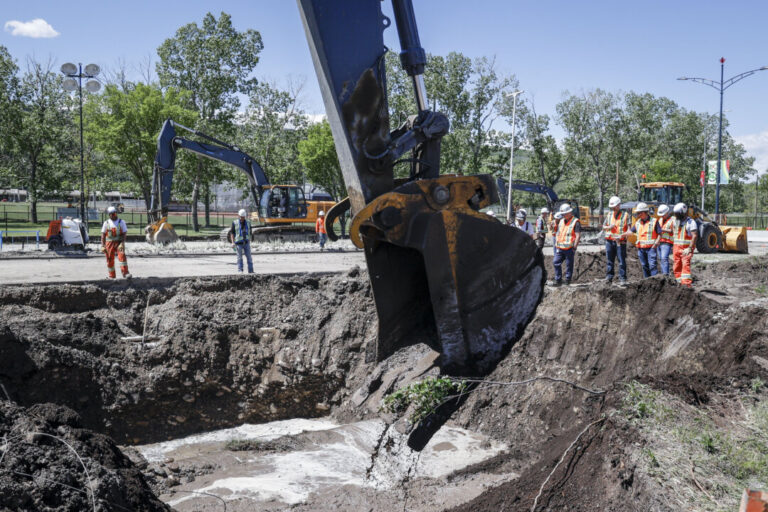 alberta-launches-review-of-calgary-water-main-ruptures