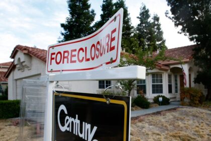 us-foreclosures-up-14-percent-in-2025;-florida-tops-states