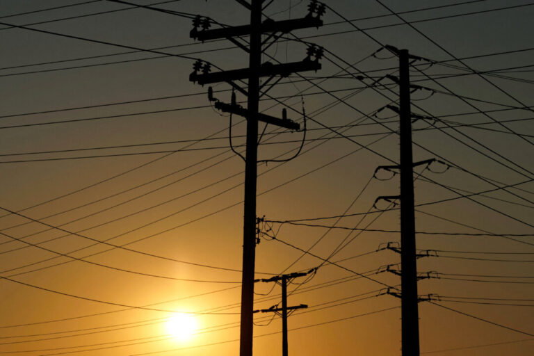 white-house-seeking-emergency-power-auction-for-nation’s-largest-electric-grid
