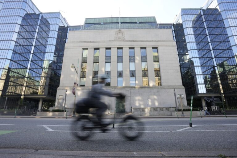 bank-of-canada-mulled-later-timing-for-october-rate-cut,-deliberations-show