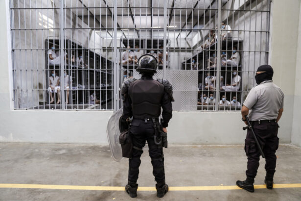 cbs-airs-updated-’60-minutes’-report-on-us-deportations-to-salvadoran-prison