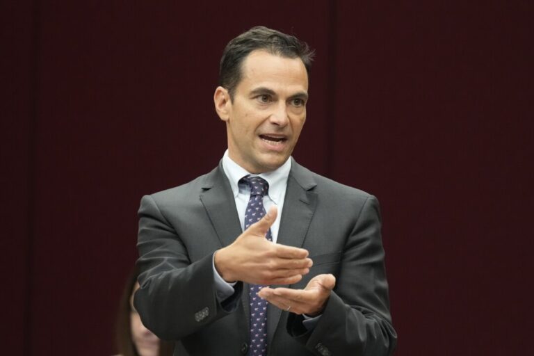 budget-watchdog-raises-doubts-that-feds-will-balance-operational-deficit-in-three-years