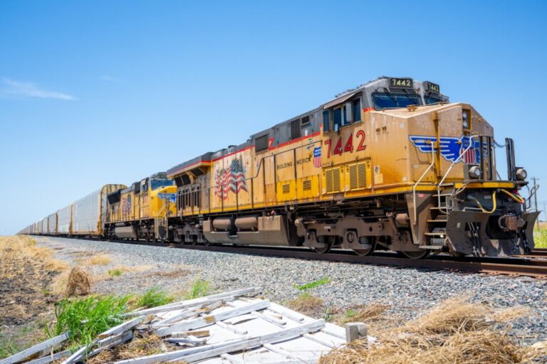 union-pacific-shareholders-approve-$85-billion-rail-merger-with-norfolk-southern