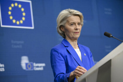 eu-puts-trade-deal-with-us-on-hold-over-trump’s-greenland-tariff-threat