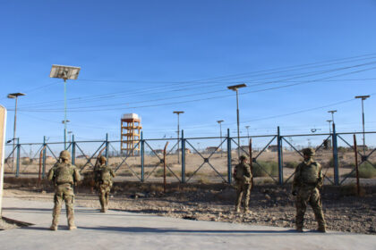 us-transfers-isis-prisoners-from-syria-to-iraq,-as-terrorists-are-freed-during-unrest