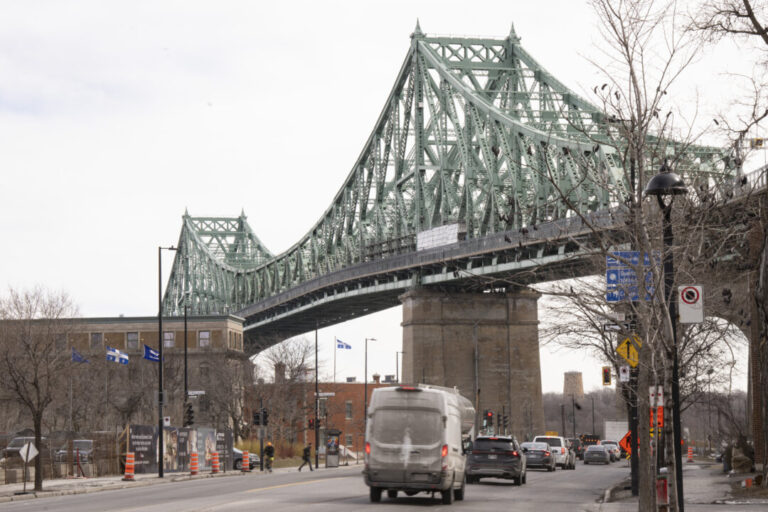 fire-in-industrial-building-closes-montreal’s-jacques-cartier-bridge