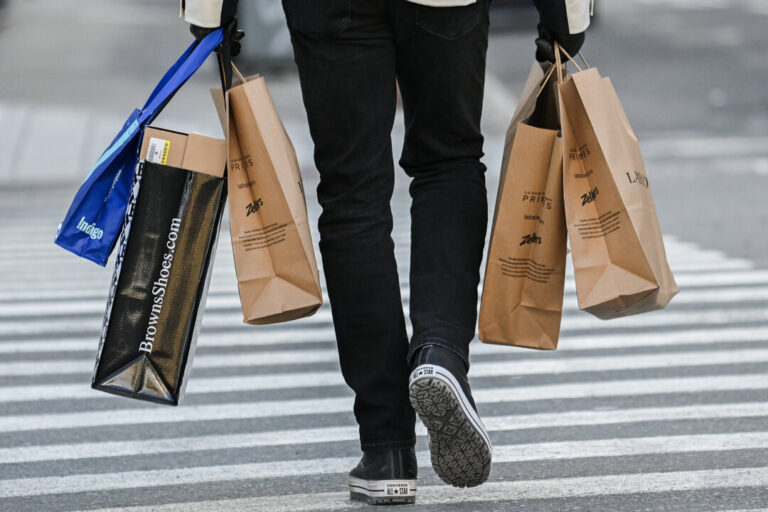 over-60%-of-canadians-say-they’ve-adjusted-holiday-spending-plans-amid-tariff-concerns:-bmo-poll
