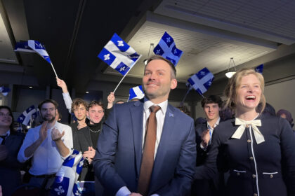 pq-leader-rallies-troops-as-quebec-liberals-warn-against-quebec-currency-policy