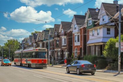 as-trump-seeks-to-curb-large-investors-in-us-housing,-what’s-the-situation-in-canada?