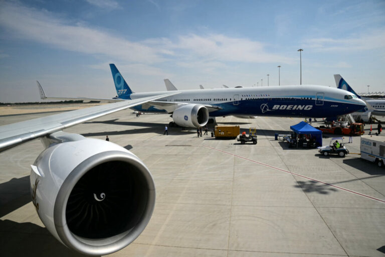 emirates-orders-65-boeing-777-9s,-seeks-bigger-planes