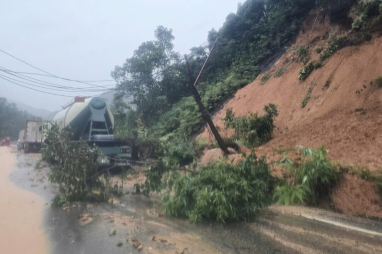 heavy-rain-triggers-landslides-and-floods-in-central-vietnam,-killing-7