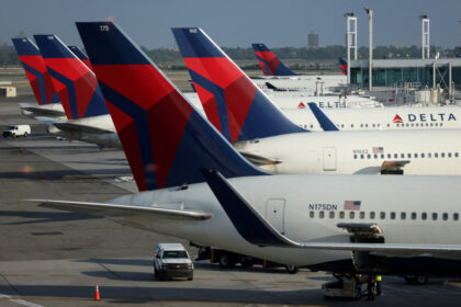 delta-air-lines-urges-travelers-to-rebook-as-winter-storm-threatens-weekend-flights