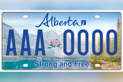 alberta-unveils-new-‘strong-and-free’-licence-plate-design