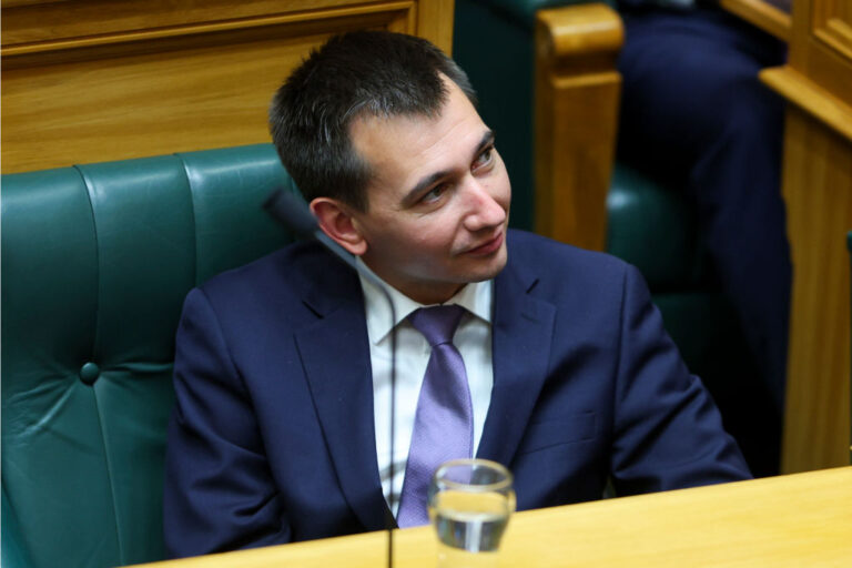 new-zealand-bans-new-puberty-blocker-prescriptions-for-kids-with-gender-dysphoria