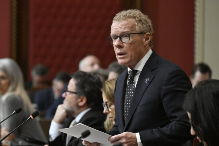 francois-legault-shuffles-cabinet-as-two-ministers-announce-run-for-caq-leadership