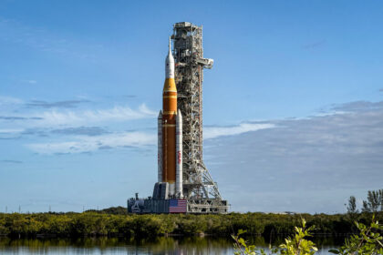 nasa-set-to-launch-1st-manned-moon-rocket-in-50-years:-what-to-know