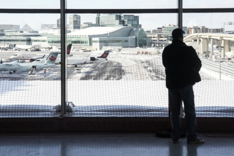 air-travel-recovery-ramps-up-after-snow-blast,-but-thousands-still-face-cancellations