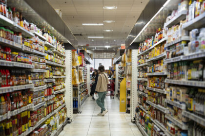 us-consumers’-inflation-outlook-slides-for-3rd-straight-month:-university-of-michigan