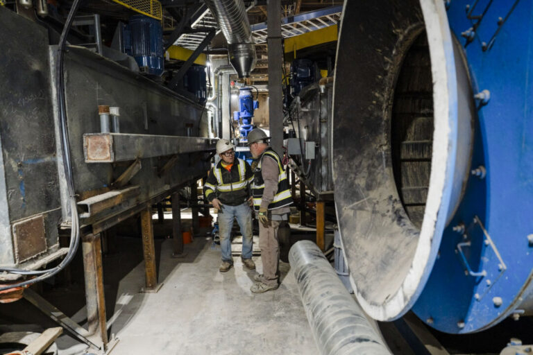 us-business-activity-accelerates,-with-new-orders-notching-biggest-gains-so-far-this-year