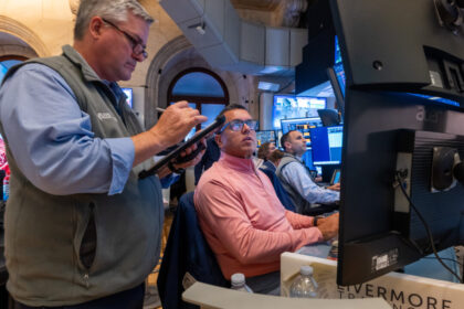 wall-street-review:-stocks-sell-off-in-another-volatile-week