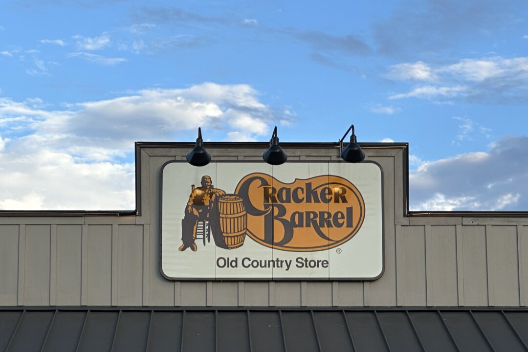 cracker-barrel-marketing-expert-resigns-from-board-after-failed-rebrand