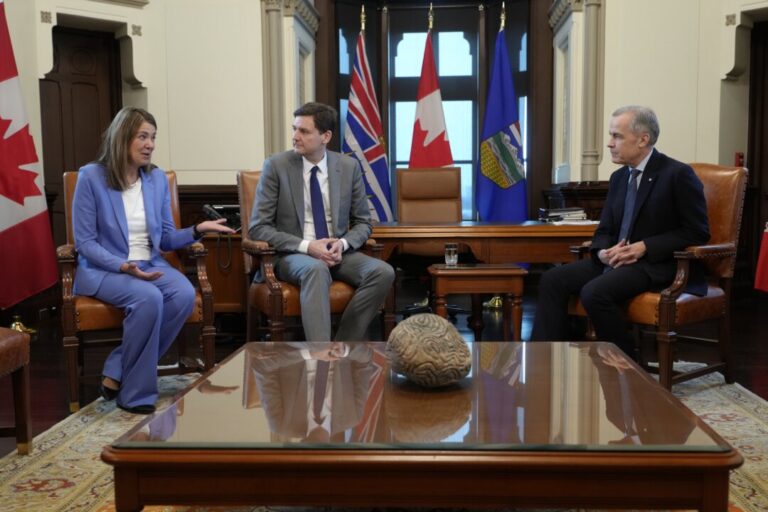 eby-says-meeting-with-carney,-smith-cordial-but-his-opposition-to-pipeline-remains